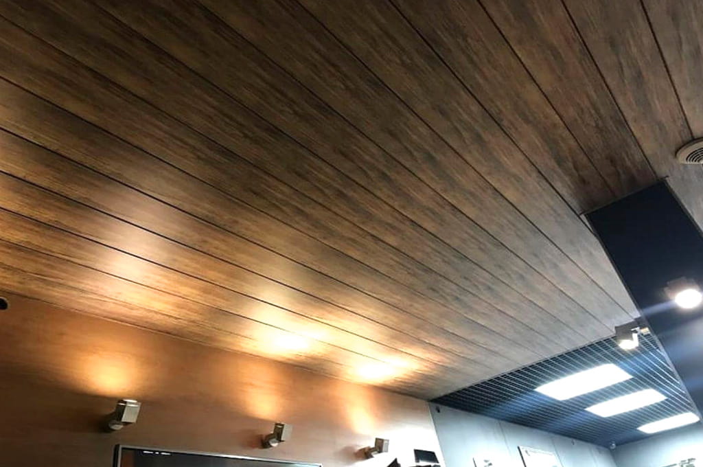 Натяжной потолок в стиле дизайна loft 